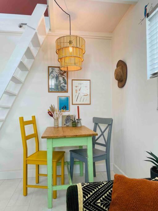 The Birdhouse, Tiny Home Close To The Beach Нордвик Екстериор снимка