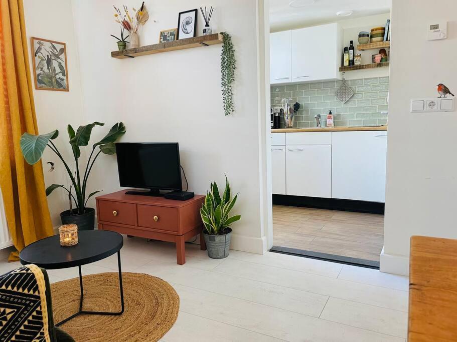 The Birdhouse, Tiny Home Close To The Beach Нордвик Екстериор снимка