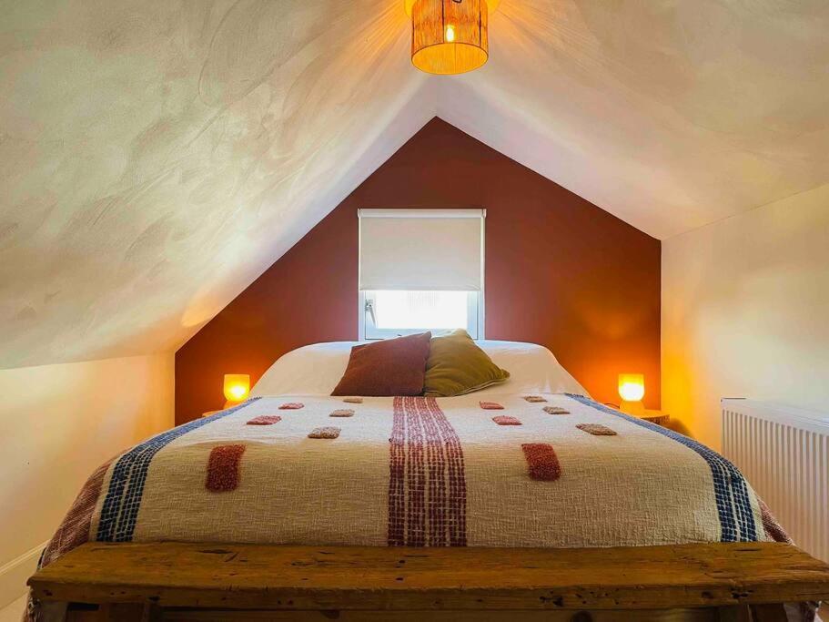 The Birdhouse, Tiny Home Close To The Beach Нордвик Екстериор снимка