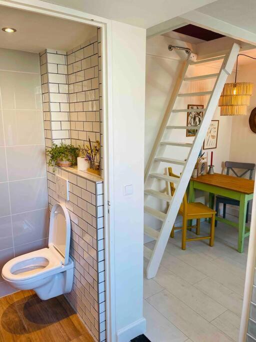 The Birdhouse, Tiny Home Close To The Beach Нордвик Екстериор снимка